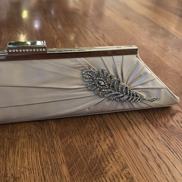 Inge Christopher Elegant Ivory Clutch with Rhinestone Detail - Picture 3 of 8